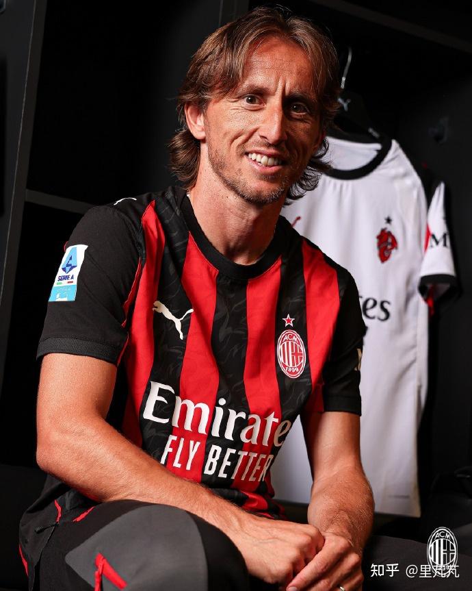 布斯克茨与阿尔巴现身迈阿密网球表演赛，为同胞阿卡助阵