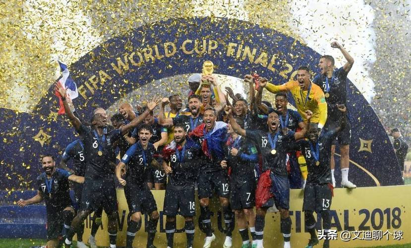 德甲战报：迪亚斯传射、杰克逊锁胜局，拜仁3-1圣保利（德甲：迪亚斯传射建功，杰克逊终结悬念，拜仁3-1击退圣保利）