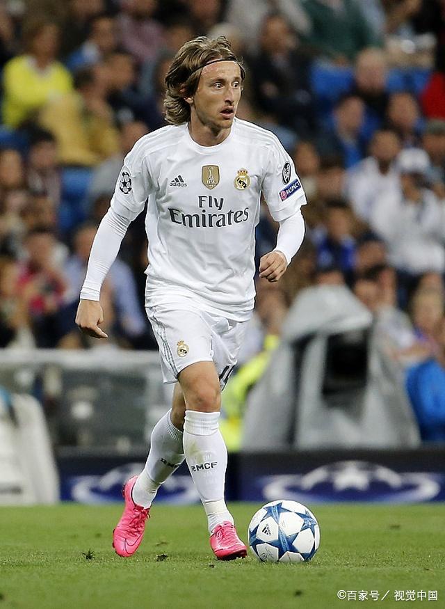 拉斯穆斯·霍伊伦(22 岁)在那不勒斯对阵尤文图斯的比赛中攻入 2 个进球！