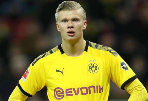 记者：曼联一月不打算买中场，已为明夏锁定多名引援目标